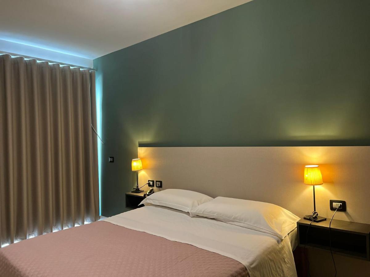 Hotel Futuro Aversa Ngoại thất bức ảnh