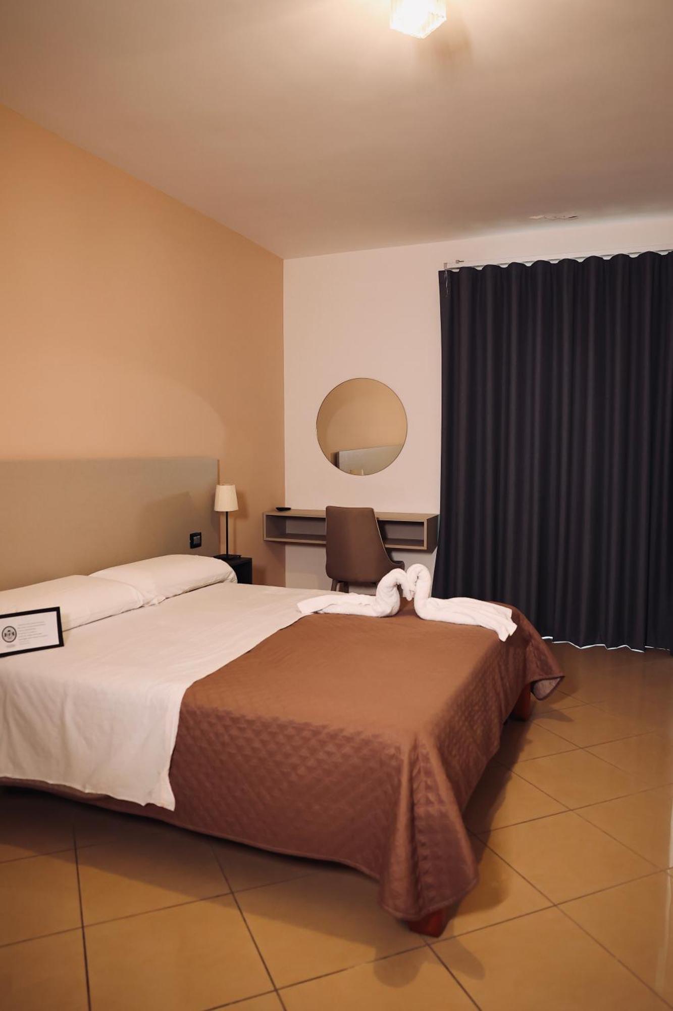 Hotel Futuro Aversa Ngoại thất bức ảnh