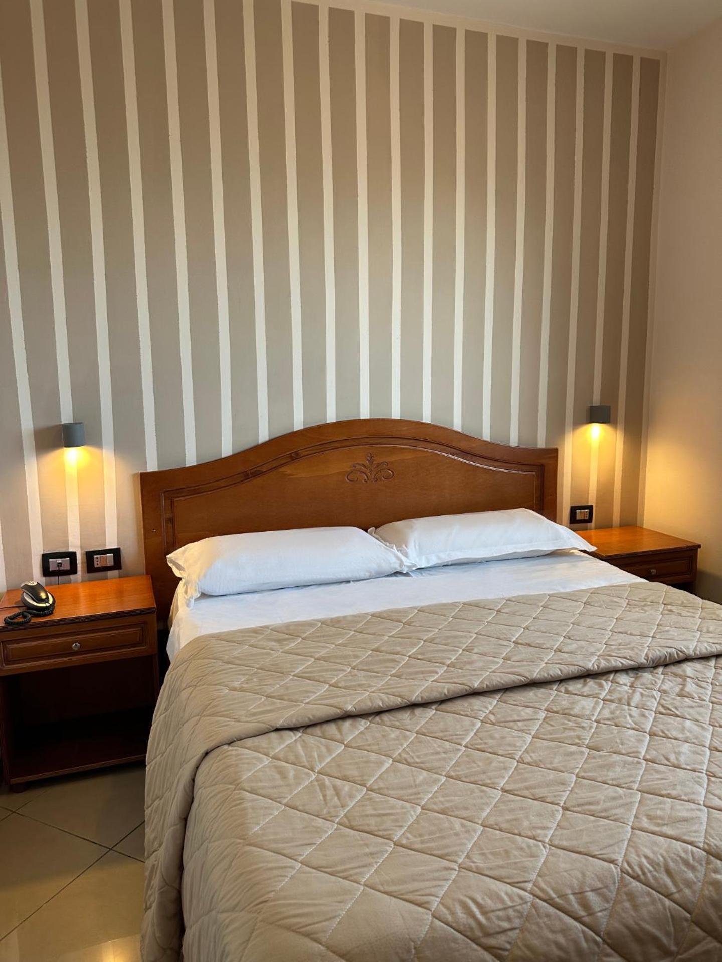 Hotel Futuro Aversa Ngoại thất bức ảnh