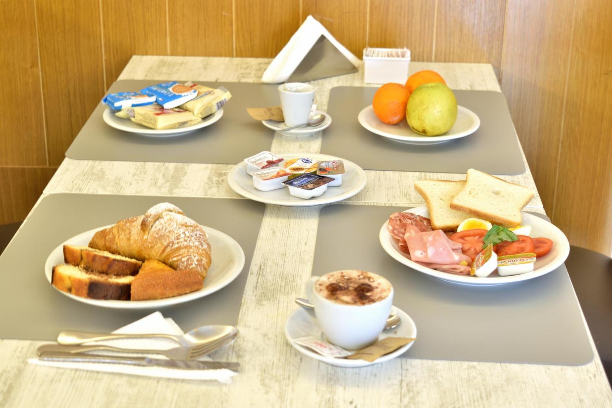 Hotel Futuro Aversa Ngoại thất bức ảnh